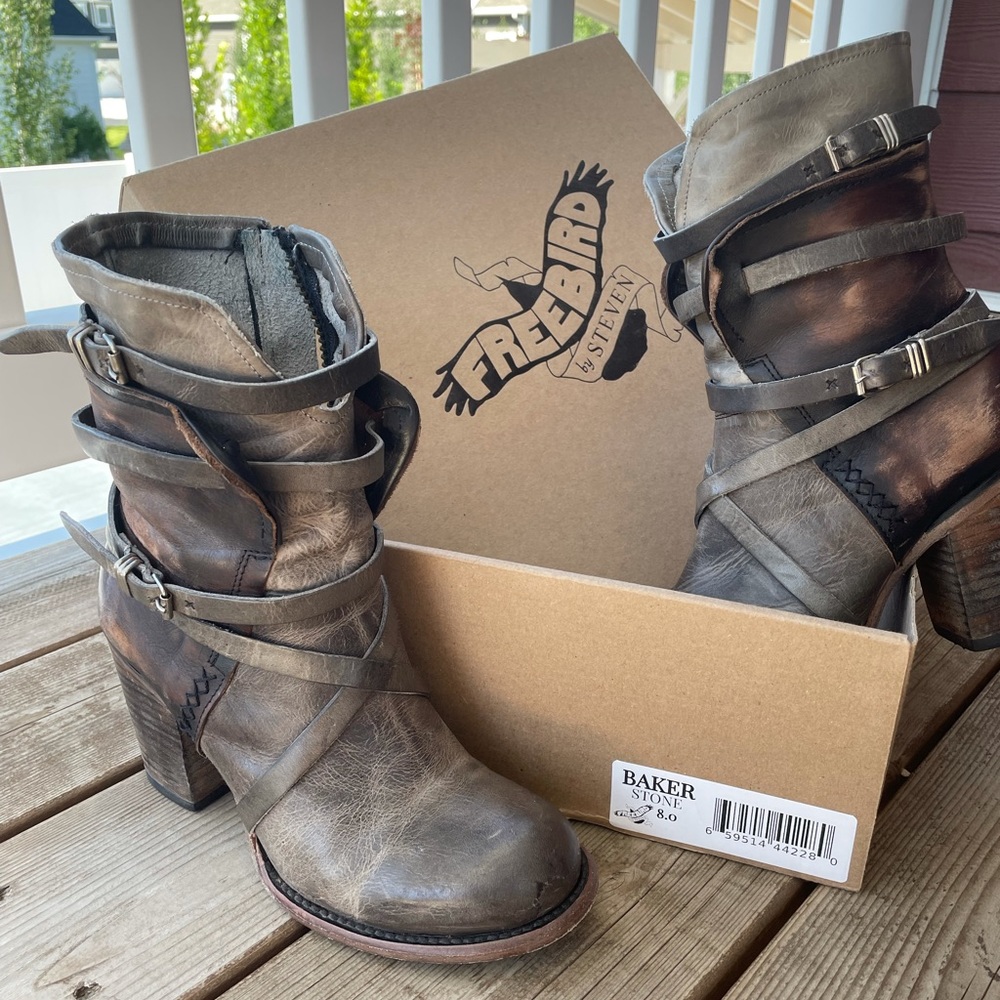 Freebirds by Steven baker color stone size 8